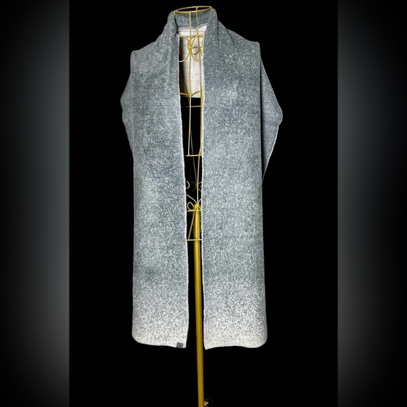 NWT Barefoot Dreams Soft CozyChic Reversible Scarf in Smokey Green Fog Gray, OS. - Picture 2 of 11